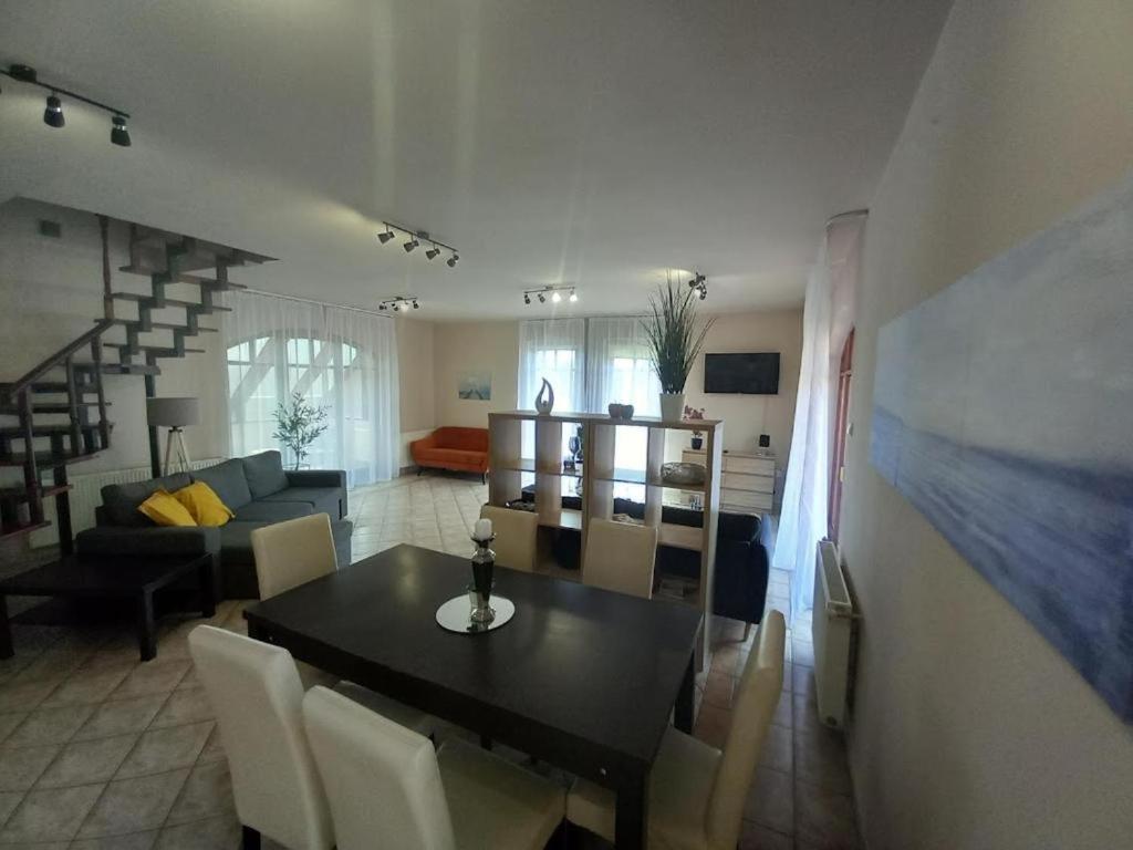Apartament Lujza Apartman Goedoello Zewnętrze zdjęcie
